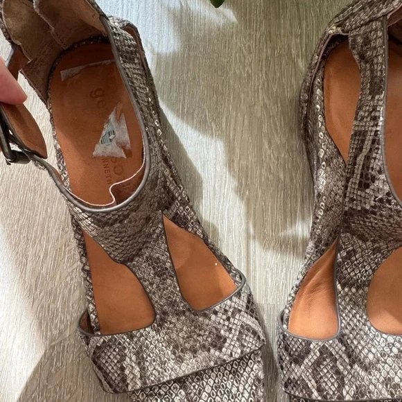 Gentle Souls Women Wedge Heel Open Toe Sandals Gisele - Picture 3 of 8